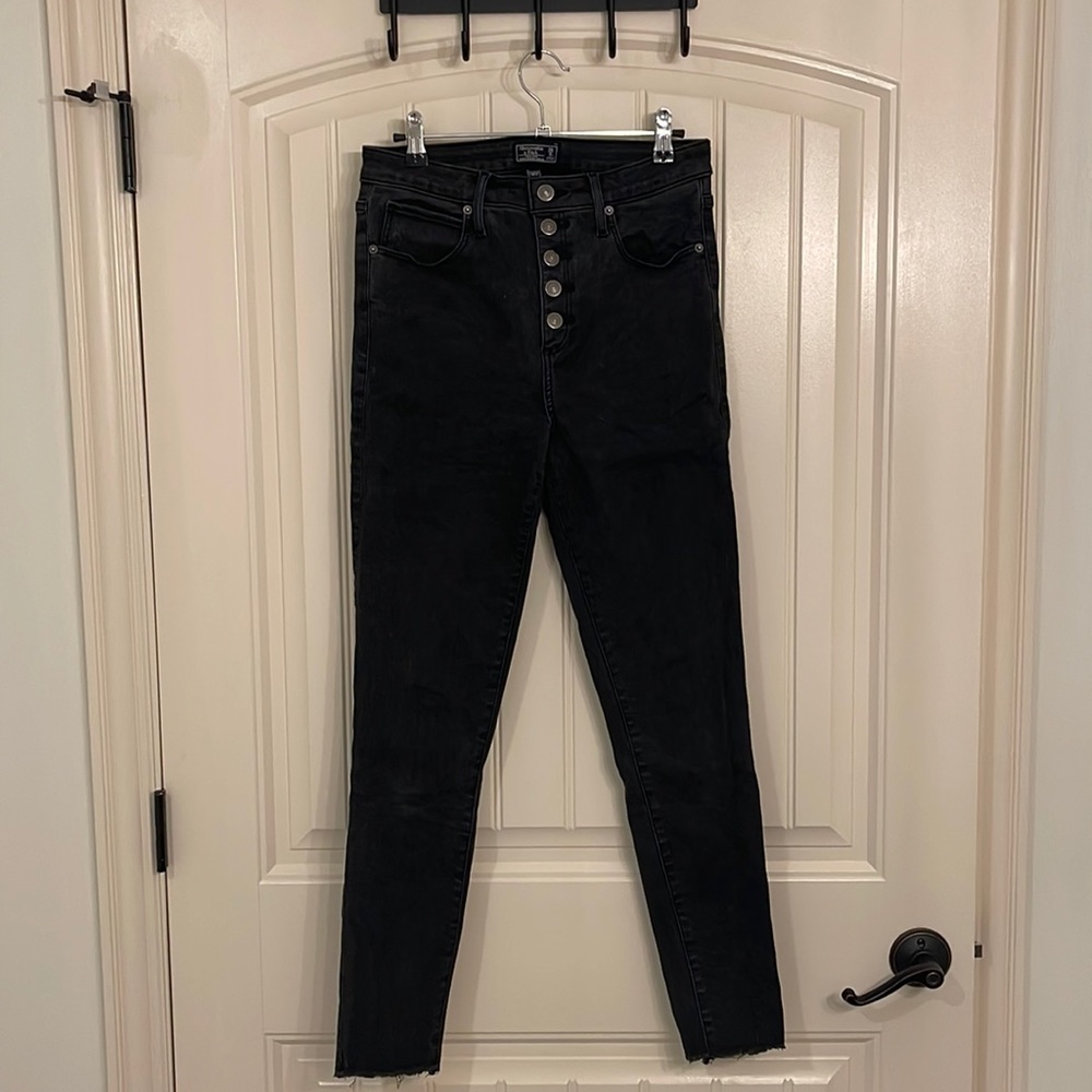 Abercrombie & Fitch- Black High Rise Super Skinny ankle. Size 6 Regular.